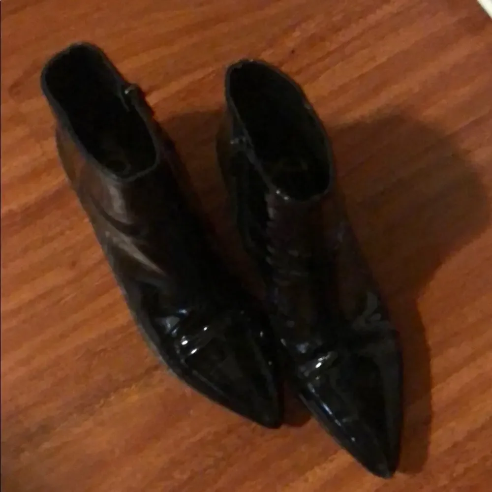 Patent‎ leather boots